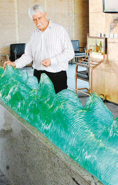 雕塑藝術(shù)大師和他的作品。記者 張波 攝